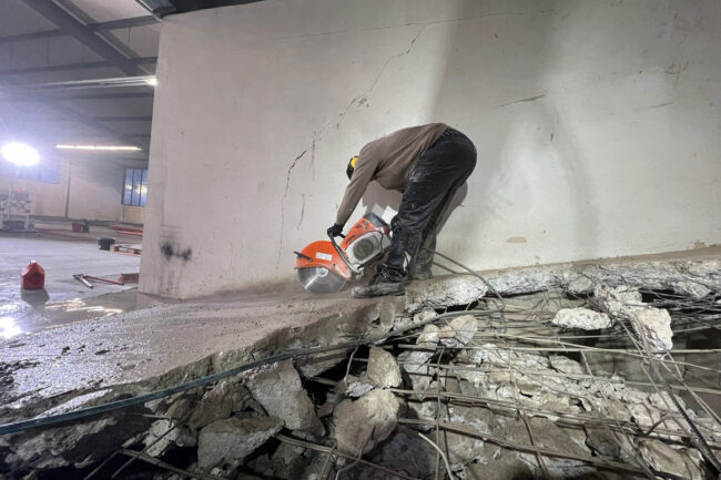 Bauarbeiten im Mietstudio. Abriss der Rampe